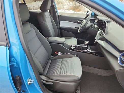 Certified 2025 Chevrolet Trax LT w/ LT Convenience Package image 25