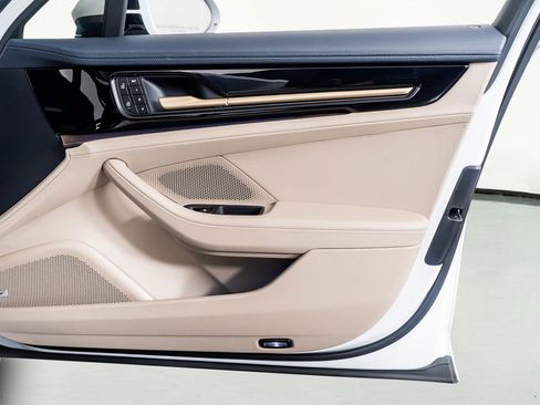 Used 2024 Porsche Panamera 4 w/ Premium Package image 49