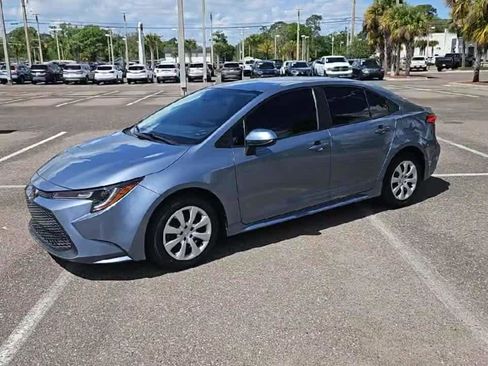 Used 2022 Toyota Corolla LE image 4