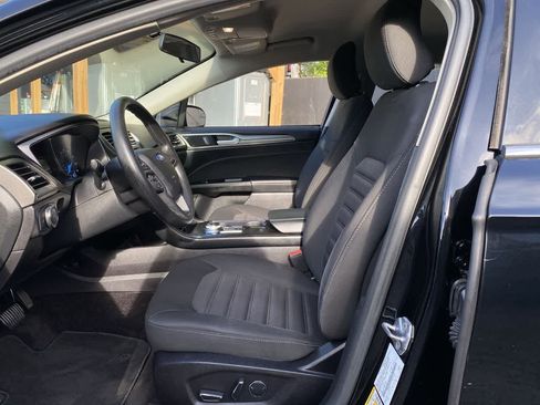 Used 2017 Ford Fusion SE FWD image 15