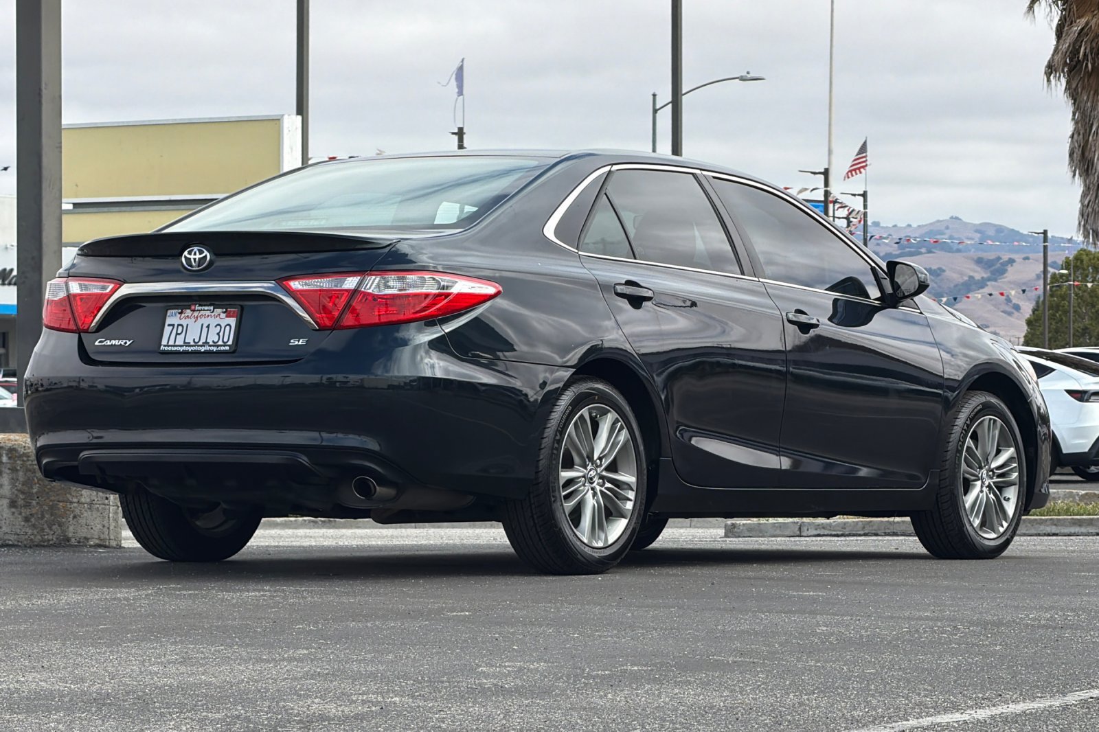 Used 2016 Toyota Camry SE FWD image 4