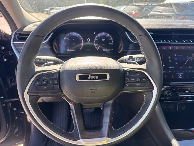Used 2023 Jeep Grand Cherokee Limited w/ Black Appearance Package RWD image 18