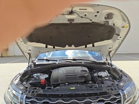 Used 2018 Land Rover Range Rover Velar R-Dynamic SE AWD/4WD image 15