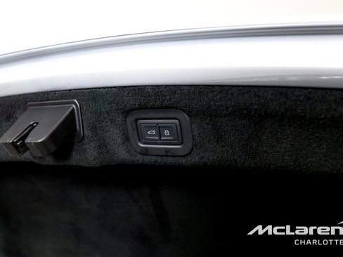 Used 2023 Bentley Flying Spur Plug-In Hybrid image 22