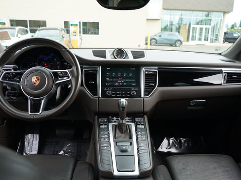 Used 2017 Porsche Macan AWD/4WD image 29