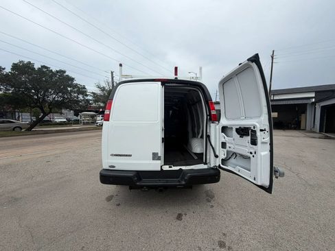 Used 2022 Chevrolet Express 3500 Extended w/ Driver Convenience Package RWD image 13