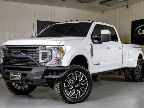 Used 2022 Ford F350 Lariat image 4