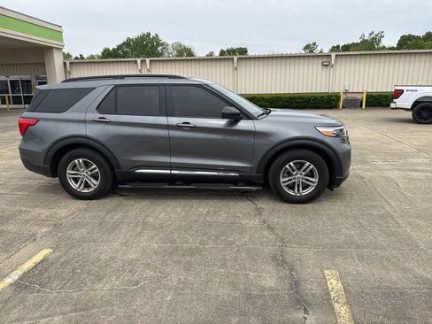 Used 2022 Ford Explorer XLT image 13