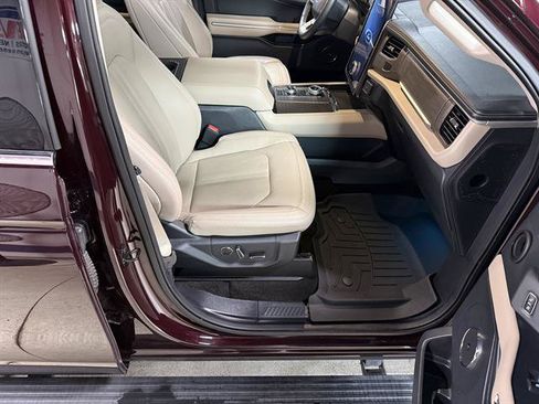 Used 2023 Ford Expedition Limited AWD/4WD image 6