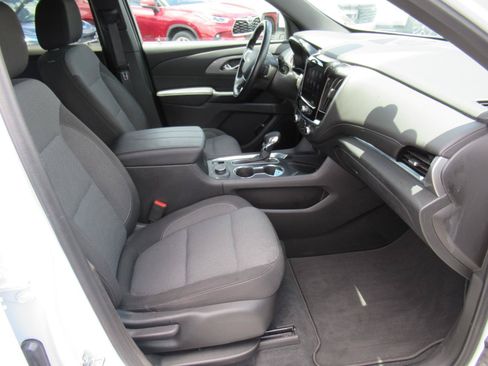 Certified 2023 Chevrolet Traverse LT FWD image 10