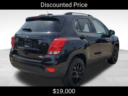 Used 2022 Chevrolet Trax LT w/ Midnight Edition AWD/4WD image 3