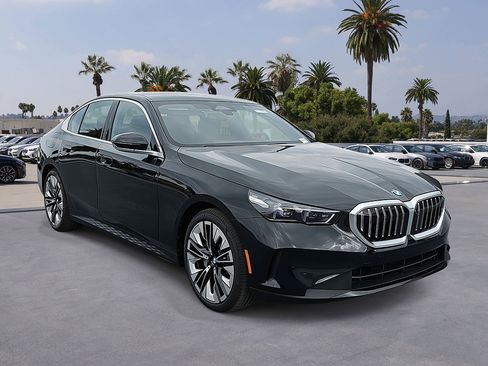 New 2026 BMW 530i w/ Convenience Package RWD image 3