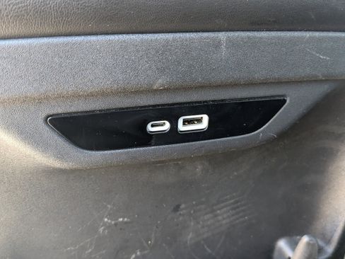 Used 2024 Chrysler Pacifica Touring-L image 15