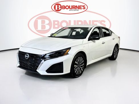 Used 2024 Nissan Altima 2.5 SV AWD/4WD image 5
