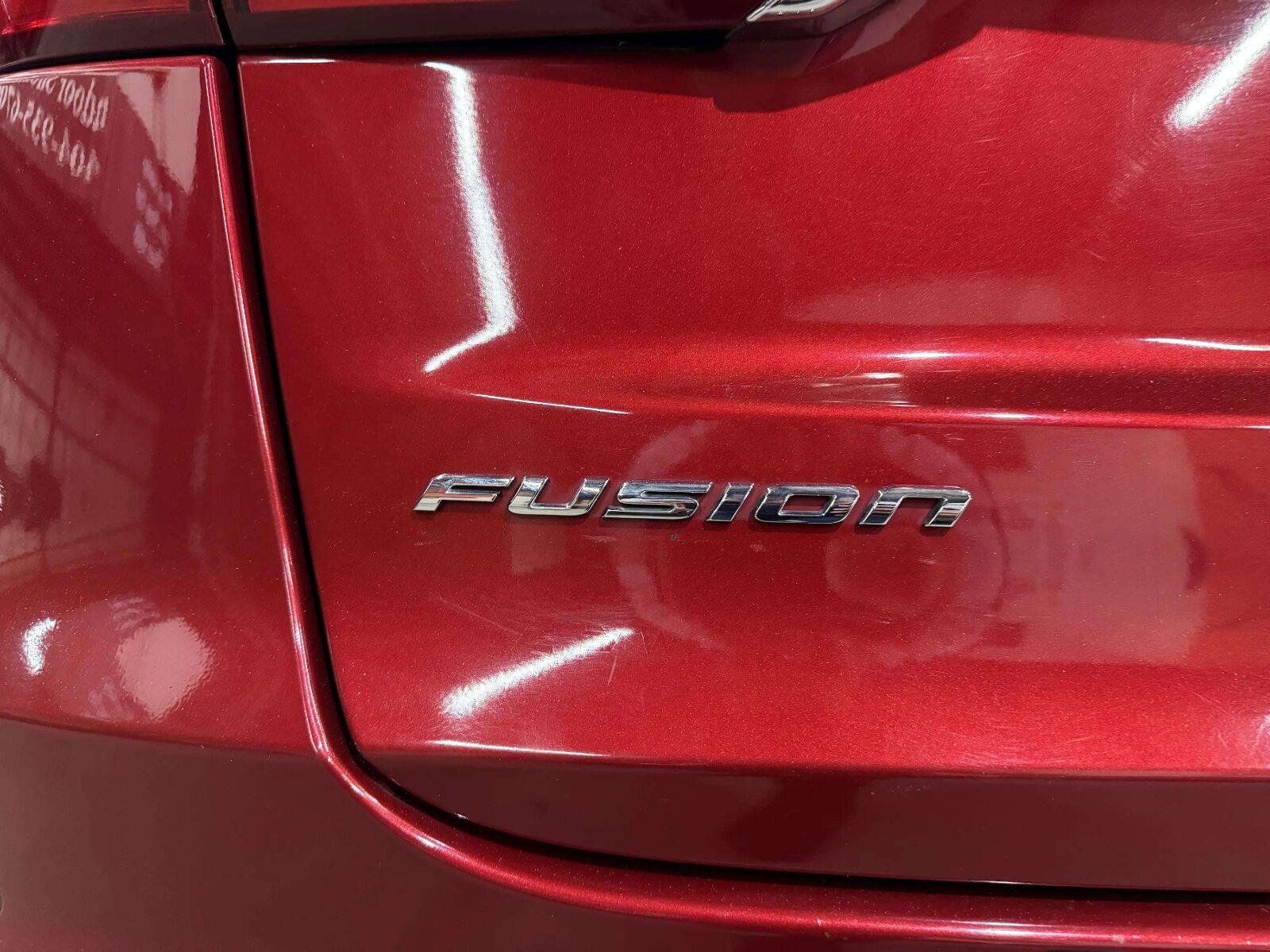 Used 2020 Ford Fusion SE FWD image 16