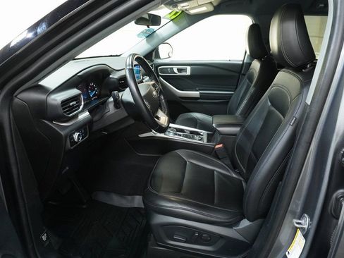 Used 2022 Ford Explorer XLT w/ Equipment Group 202A image 12