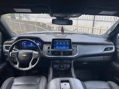 Used 2023 Chevrolet Suburban Premier image 16