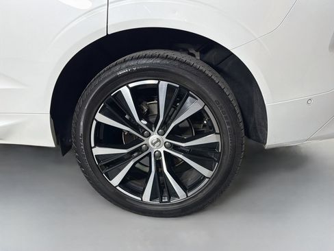Certified 2024 Volvo XC60 B5 Plus w/ Protection Package Premier AWD/4WD image 32