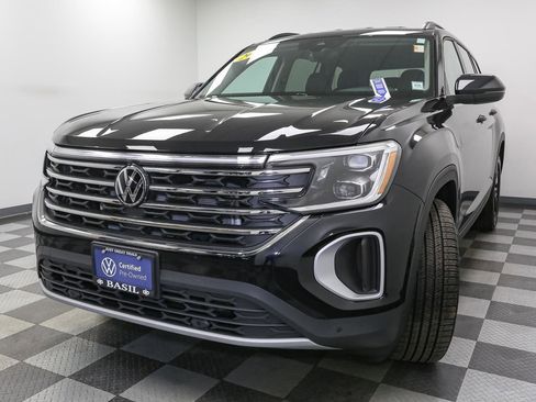 Used 2024 Volkswagen Atlas SE w/ Black Wheel Package image 5