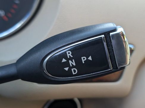 Used 2006 Mercedes-Benz R 350 4MATIC w/ Trim Pkg image 22