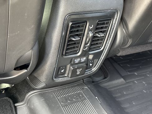 Used 2021 Jeep Grand Cherokee Trailhawk w/ Trailhawk Luxury Group AWD/4WD image 11