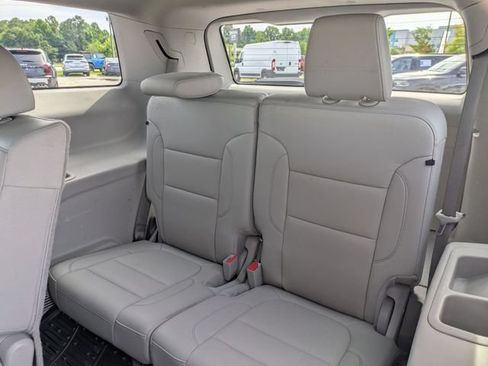 Used 2023 GMC Acadia SLT FWD image 29