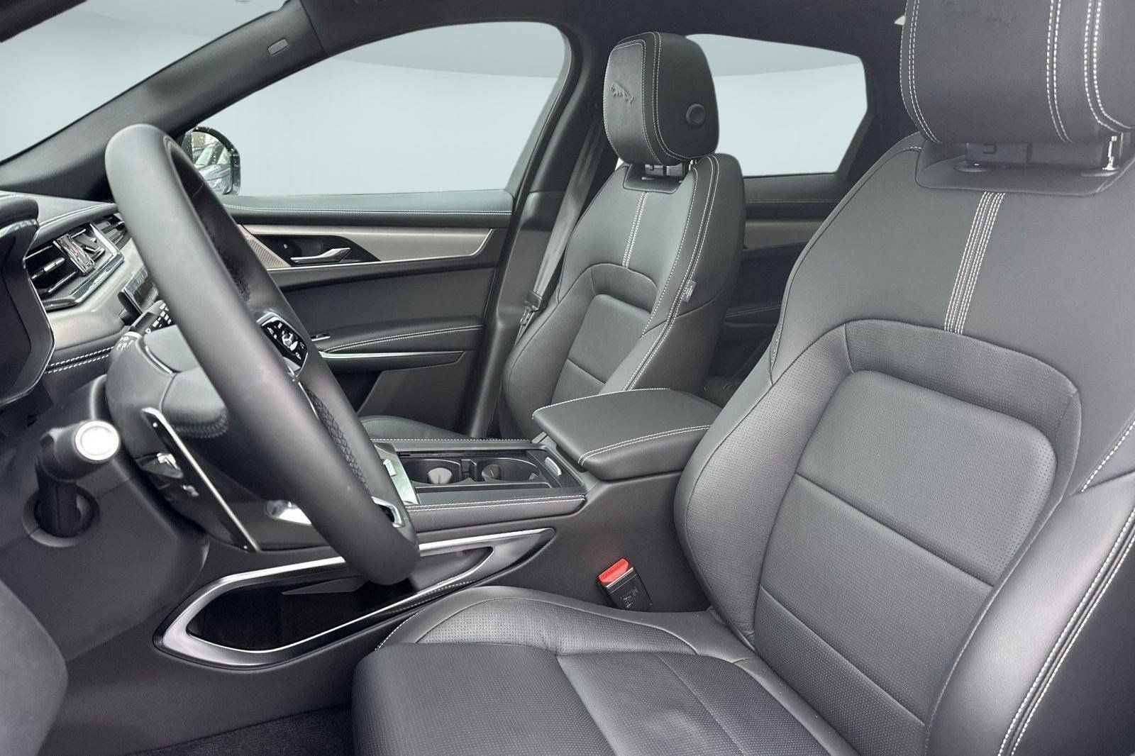 New 2025 Jaguar F-PACE R-Dynamic S AWD/4WD image 5