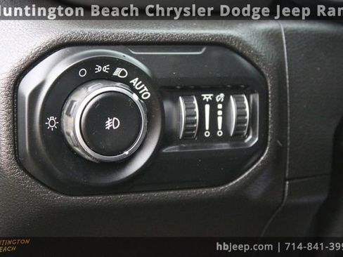 Used 2021 Jeep Wrangler Unlimited Sahara image 12