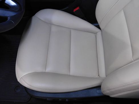 Used 2024 Cadillac XT4 Luxury w/ Cold Weather Package image 37