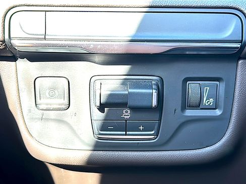 Used 2021 Cadillac Escalade Sport RWD image 38