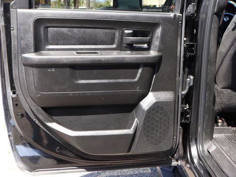 Used 2024 RAM 3500 Tradesman w/ Chrome Appearance Group AWD/4WD image 33