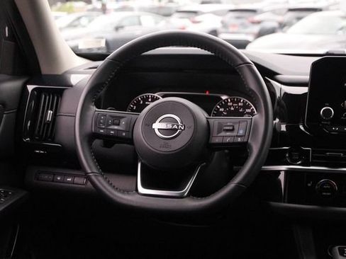 Certified 2025 Nissan Pathfinder SV FWD image 27