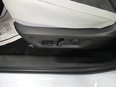 Used 2025 Mitsubishi Outlander SE FWD image 15