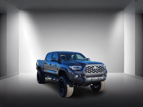 Used 2022 Toyota Tacoma TRD Off-Road w/ Technology Package image 4