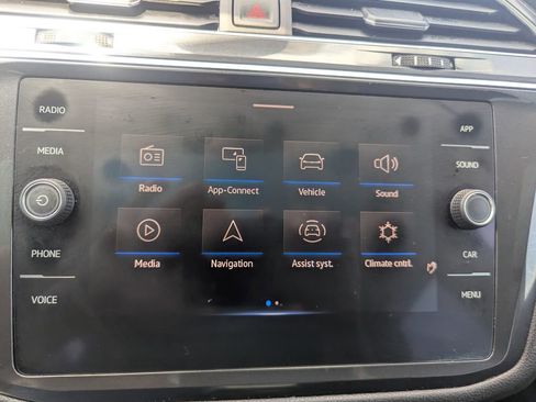 Used 2022 Volkswagen Tiguan SE image 21