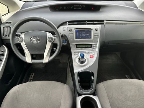 Used 2015 Toyota Prius Plug-In Hybrid image 13