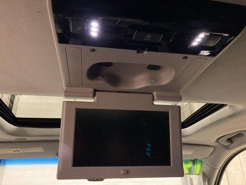 Used 2019 GMC Yukon XL Denali w/ Denali Ultimate Package image 32