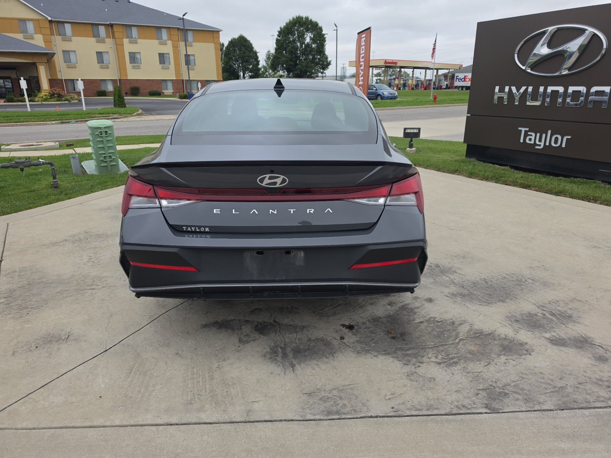 Used 2025 Hyundai Elantra Sport FWD image 6