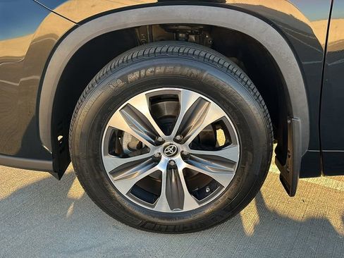 Used 2023 Toyota Highlander L image 7