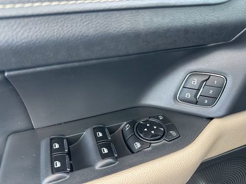 Used 2024 Ford Expedition Limited image 31