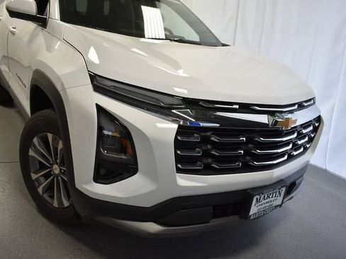 New 2026 Chevrolet Equinox LT w/ Convenience Package II FWD image 3