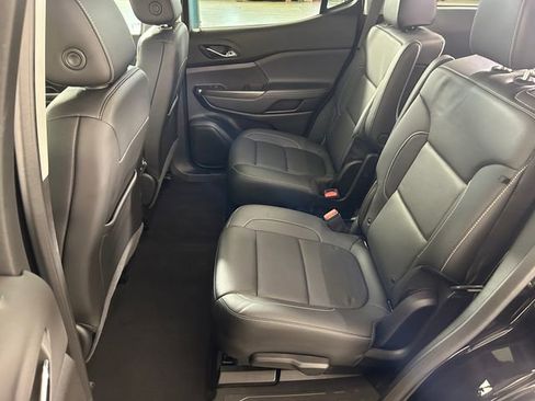 Used 2023 GMC Acadia SLT w/ Elevation Edition image 26