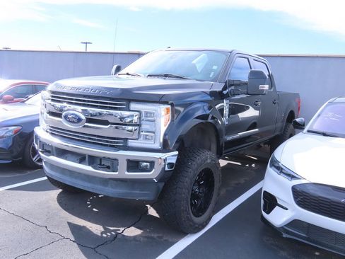 Used 2017 Ford F250 Lariat w/ Lariat Ultimate Package image 2