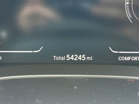 Used 2022 BMW M550i xDrive w/ Executive Package image 32