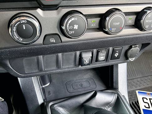 Used 2019 Toyota Tacoma TRD Off-Road image 30