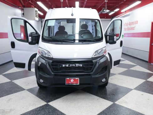 Used 2024 RAM ProMaster 2500 w/ Convenience Group FWD image 18
