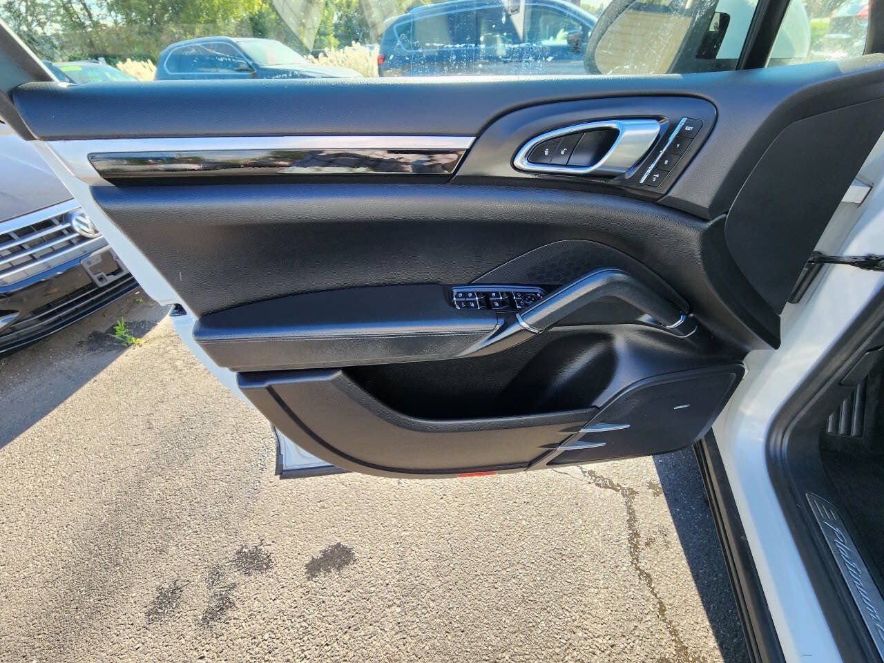 Used 2014 Porsche Cayenne Platinum Edition AWD/4WD image 14