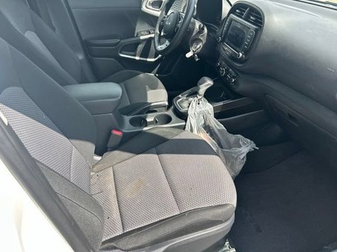 Used 2022 Kia Soul LX FWD image 10