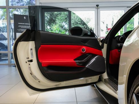 Used 2020 Ferrari Portofino image 57