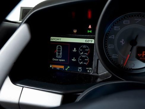 Used 2014 Ferrari 458 Italia image 32